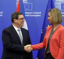 EU and Cuba sign for 'political dialogue'