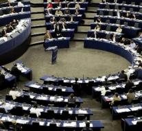 EU Parliament wants binding pact on democracy