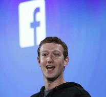 Facebook examines paid service