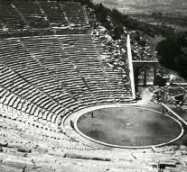 Famous acoustics Greek theaters are myths