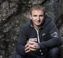 Famous climber deadly falling into Himalayas