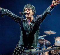 Fans Green Day: American Idiot on 1 visit Trump