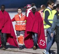 Fewer migrants make crossing to Italy