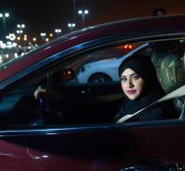 Finally: Saudi woman can now drive officially