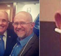 Former mayor NY Giuliani laughed at wireless AirPods
