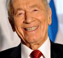 Former President Peres back in hospital