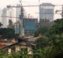 Four deaths from falling over crane in Jakarta