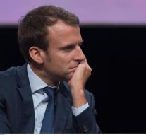 'French economy minister Macron get on '