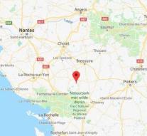 French west coast startled by earthquake