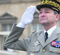 General stepped up after arguing with Macron: 'I will not let myself be sewn'