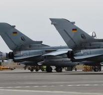 German planes resume fighting IS