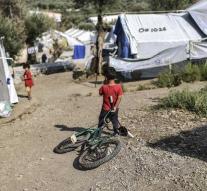 Gouverneur threatens to close Lesbos camp