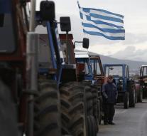 Greek farmers take full roadblocks