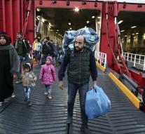 Greek ferries collect 6000 migrants