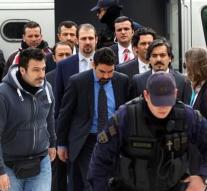 Greek judge blocks extradition Turks