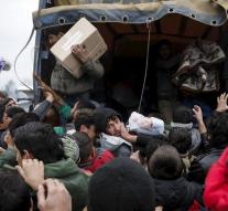 Greeks find 17 migrants in truck