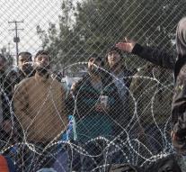 Greeks want migrants contribution