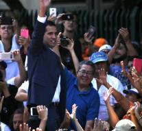 Guaidó screens with promised humanitarian aid