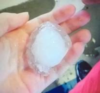 Holidaymakers around Lake Garda are surprised by huge hailstones