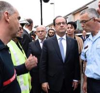 Hollande calls with Pope after attack