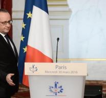 Hollande drops controversial amendment