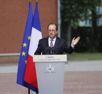 Hollande promises 'tired' Calais solution