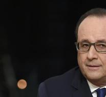 Hollande: Russian help Assad must stop