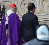 Hollande to Mass for slain priest