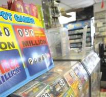 Honest cashier returns fate of $ 1 million