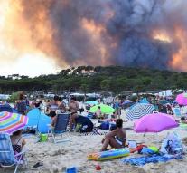 Hundreds of firemen to southern France