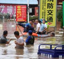 Hundreds of thousands of Chinese flee for rain
