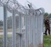 Hungary closes asylum seekers