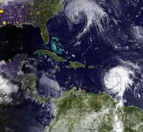 Hurricane Maria hits Dominica at full power