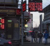 Income Russians decreases rapidly