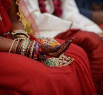Indian brides get bat gift