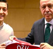 Integration debate blows up by riot around Özil