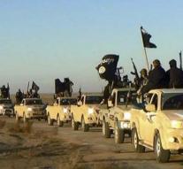 IS fighters against isolate Raqqa