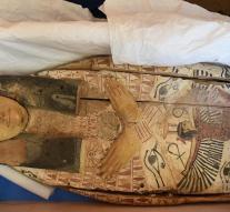 Israel gives Egypt artifacts back