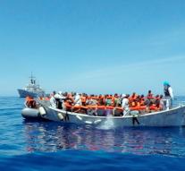Italian coastguard rescues 4,500 refugees