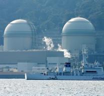 Japanese court orders closure of reactors
