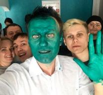 Kremlin critic smeared with green liquid