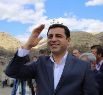 Kurds threaten establishment against parliament