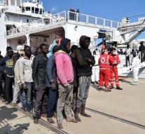 Last 7,000 migrants picked out of the sea