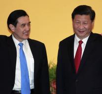 Leaders of China and Taiwan shake hands