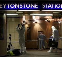 London wakes up after terror in metro