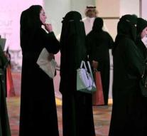 Long robe does not have to be with Saudi Muslim women
