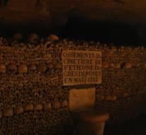 Lost teenagers rescued from catacombs Paris