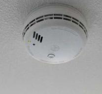 Man (68) goes mad from smoke detector and shoots it broken