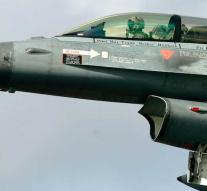 Man shines with laser pen on F16 pilot, risking 20 years cell