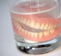 Man six days with dentures in throat